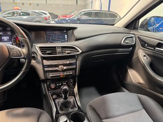 Infiniti Q30 1.6 i
