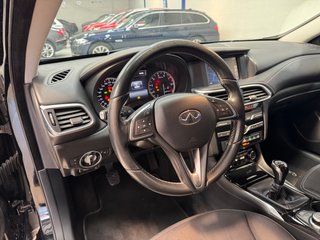 Infiniti Q30 1.6 i