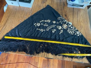 Sciarpa Manila Nera con Ricami Oro