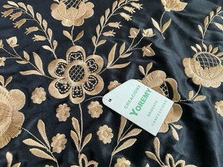 Sciarpa Manila Nera con Ricami Oro