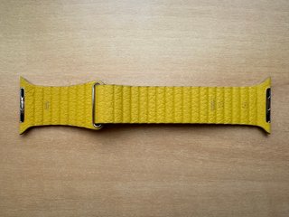 Apple Watch 44mm. Meyer Lemon Leather Loop M