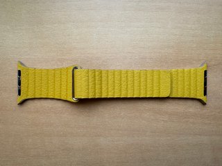 Apple Watch 44mm. Meyer Lemon Leather Loop M