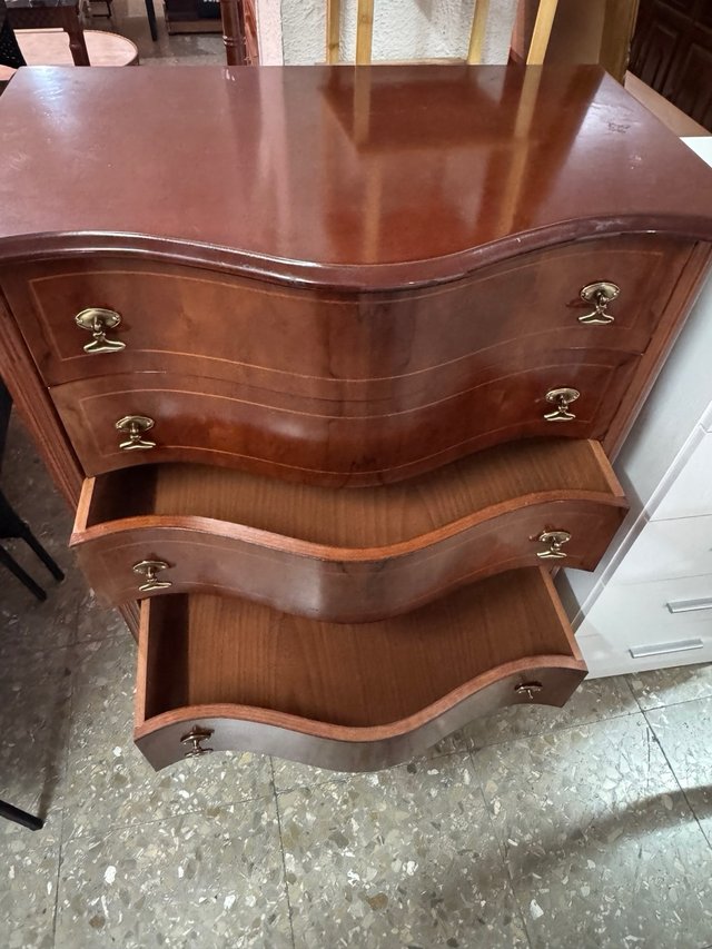 Cajonera alta de madera