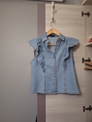 Camisa vaquera con volantes