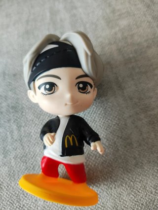 Figura BTS V McDonald's