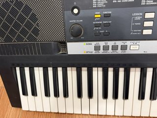 Teclado Yamaha PSR-E243