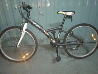 Bicicleta Btwin Negra y Blanca