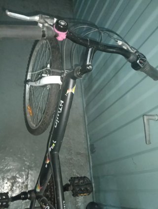 Bicicleta Btwin Negra y Blanca