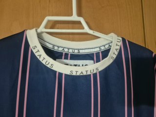 Camiseta Status London Rayas Azul Rosa