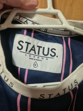 Camiseta Status London Rayas Azul Rosa