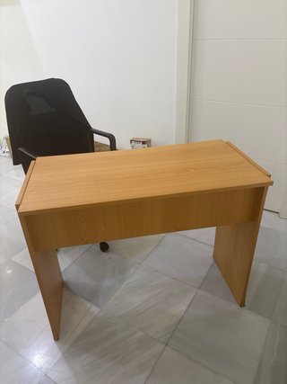 Escritorio madera con bandeja teclado
