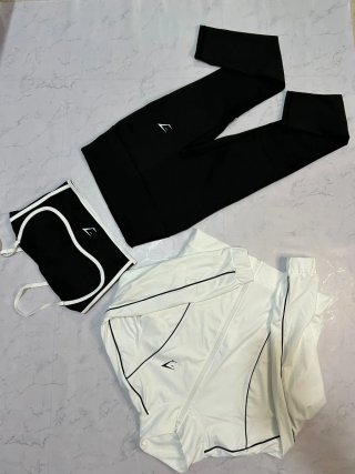 Conjunto Gymshark Negro y Blanco