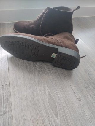 Zapato hombre caña alta.