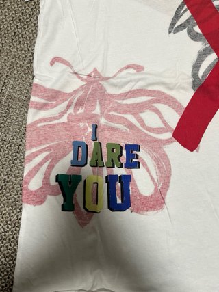 Camiseta Blanca con Estampado Dare You