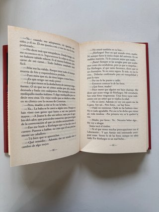 Con los ojos cerrados novela