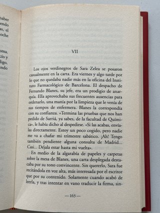 Con los ojos cerrados novela
