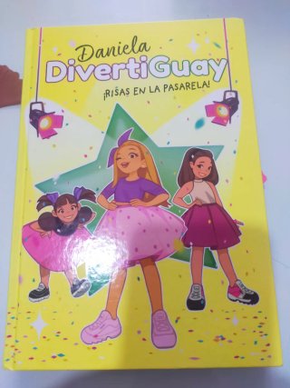 Divertiguay. Risas en la pasarela.