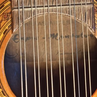 Laúd de 12 cuerdas