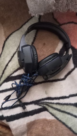 Auriculares negros y azules