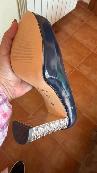 Zapatos de tacón Menbur azul oscuro con pedrería