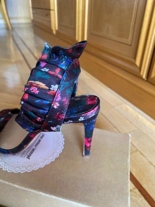 Sandalias Stradivarius Flores Tacón