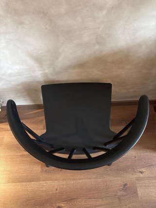 3 Sillas Negras de Plástico Elegantes