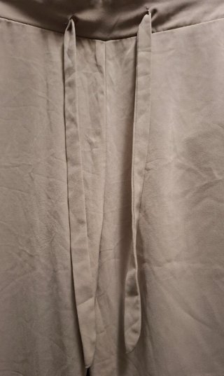 Pantalón jogger beige talla M