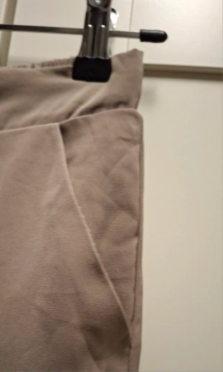 Pantalón jogger beige talla M