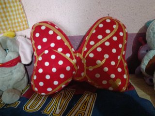 Cojín Minnie Mouse Lunares Rojo y Dorado