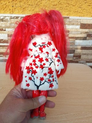 Muñeca Rainbow High Rosie Redwood