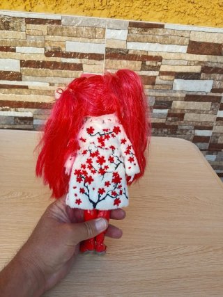 Muñeca Rainbow High Rosie Redwood