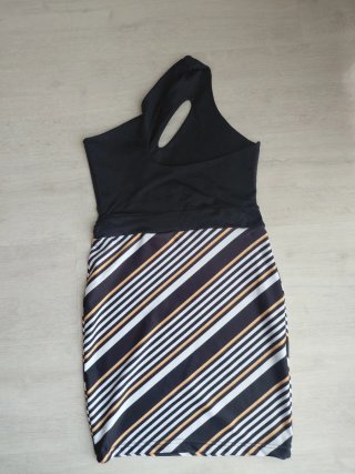 Vestido asimétrico con estampado de rayas