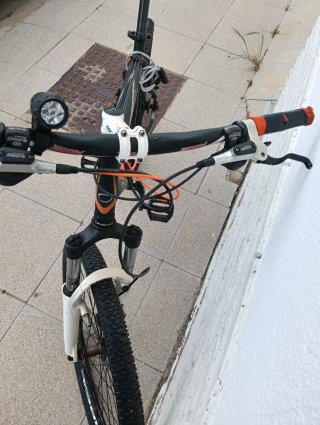 Bicicleta Orbea MTB Negra y Naranja