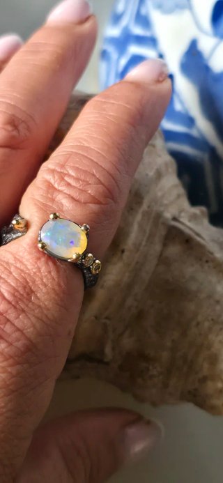 Anillo joya de autor opalo y diamantes