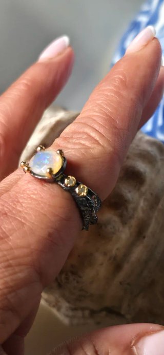 Anillo joya de autor opalo y diamantes