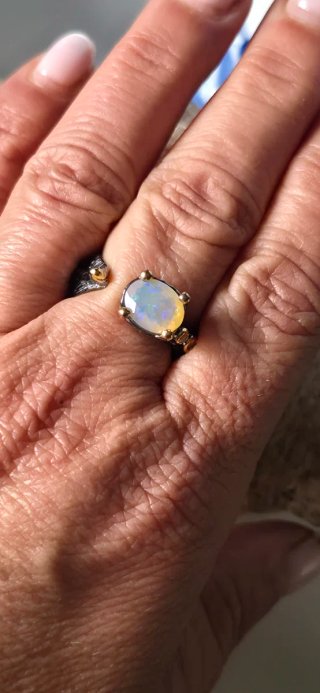 Anillo joya de autor opalo y diamantes