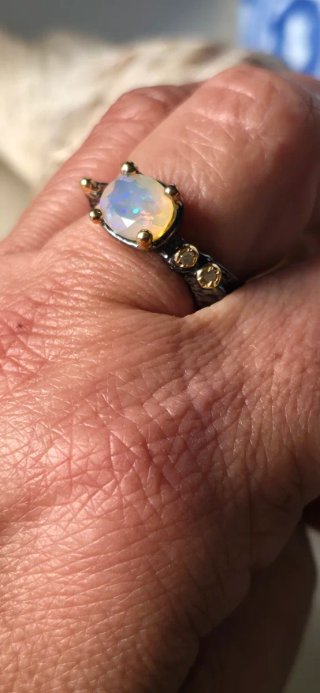 Anillo joya de autor opalo y diamantes