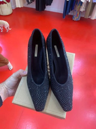 Zapatos de salón negros brillantes talla 38
