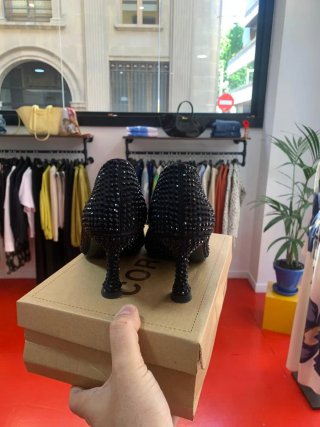 Zapatos de salón negros brillantes talla 38