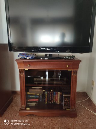 Vitrina y mueble auxiliar madera