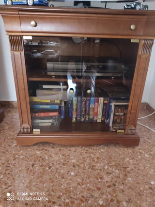 Vitrina y mueble auxiliar madera