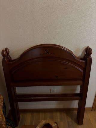 Dos cabeceros de madera