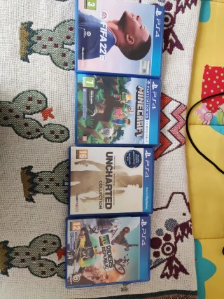 PS4 Pro 1TB + 2 Mandos + 8 Juegos