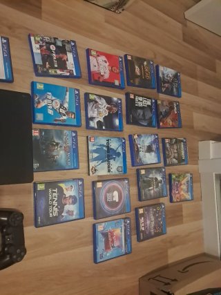 Consola PS4 Negra + 19 Juegos