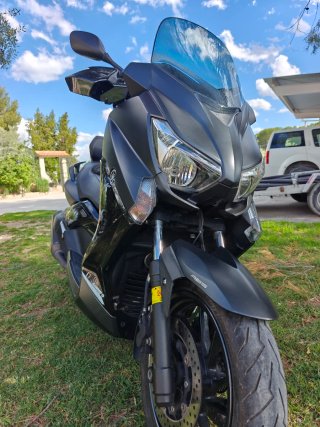 Yamaha XMax 400 Iron Max Akrapovic