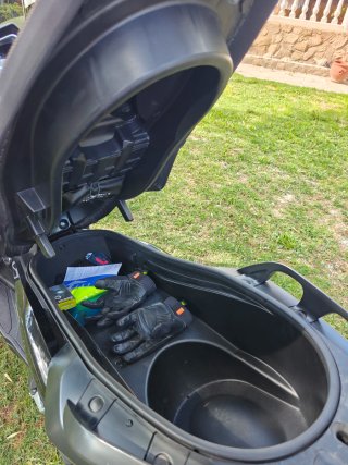 Yamaha XMax 400 Iron Max Akrapovic