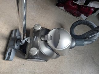 Aspiradora UFESA Activa Gris