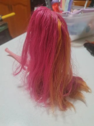 Muñeca Monster High pelo rosa y naranja