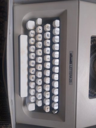 Máquina de escribir Olivetti Lettera 25