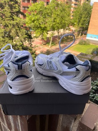 New Balance 530 Blanco Azul Marino Plata
